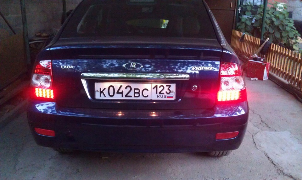 Задние фары рестайл — Lada Приора хэтчбек, 1,6 л, 2012 года | стайлинг ...