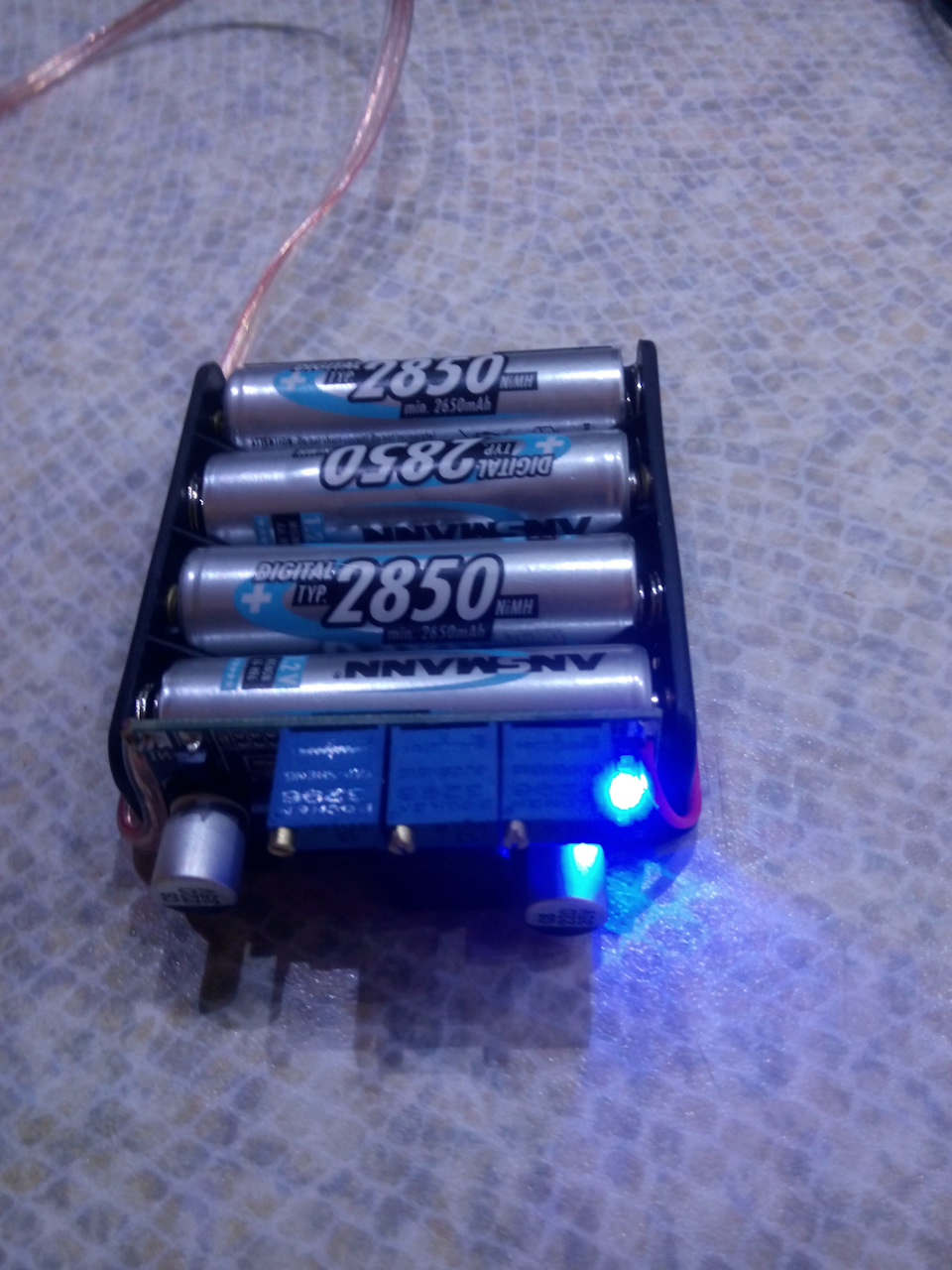 Зарядное устройство для Ni-Mh аккумуляторов от бортовой сети менее чем ...