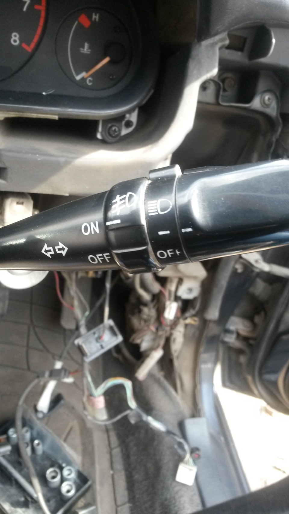 проблема, туманки вечно горят при включение габаритов. — Toyota Carina ...