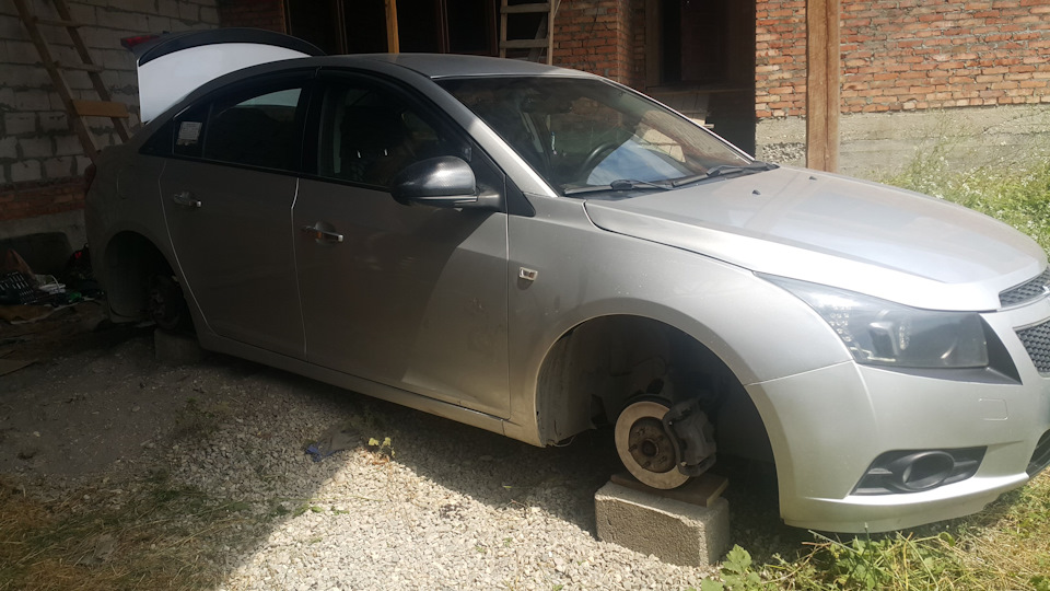 Шумка арок, устранение стука суппортов и накладки на суппорты Brembo ...