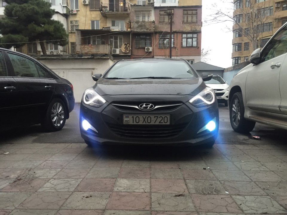 Решил его туда запилить когда узнал цену на заводские лампочки, понял что дешевле менять ксеноновые)), по дорогам общего пользования его не использую дабы не слепить встречных, да и законом запрещено устанавливать его в нештатные места без линз и омывателя — Hyundai i40