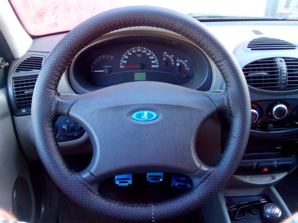 Обтяжка руля эко-кожей и накладки на педали — Lada Калина хэтчбек, 1,6 ...