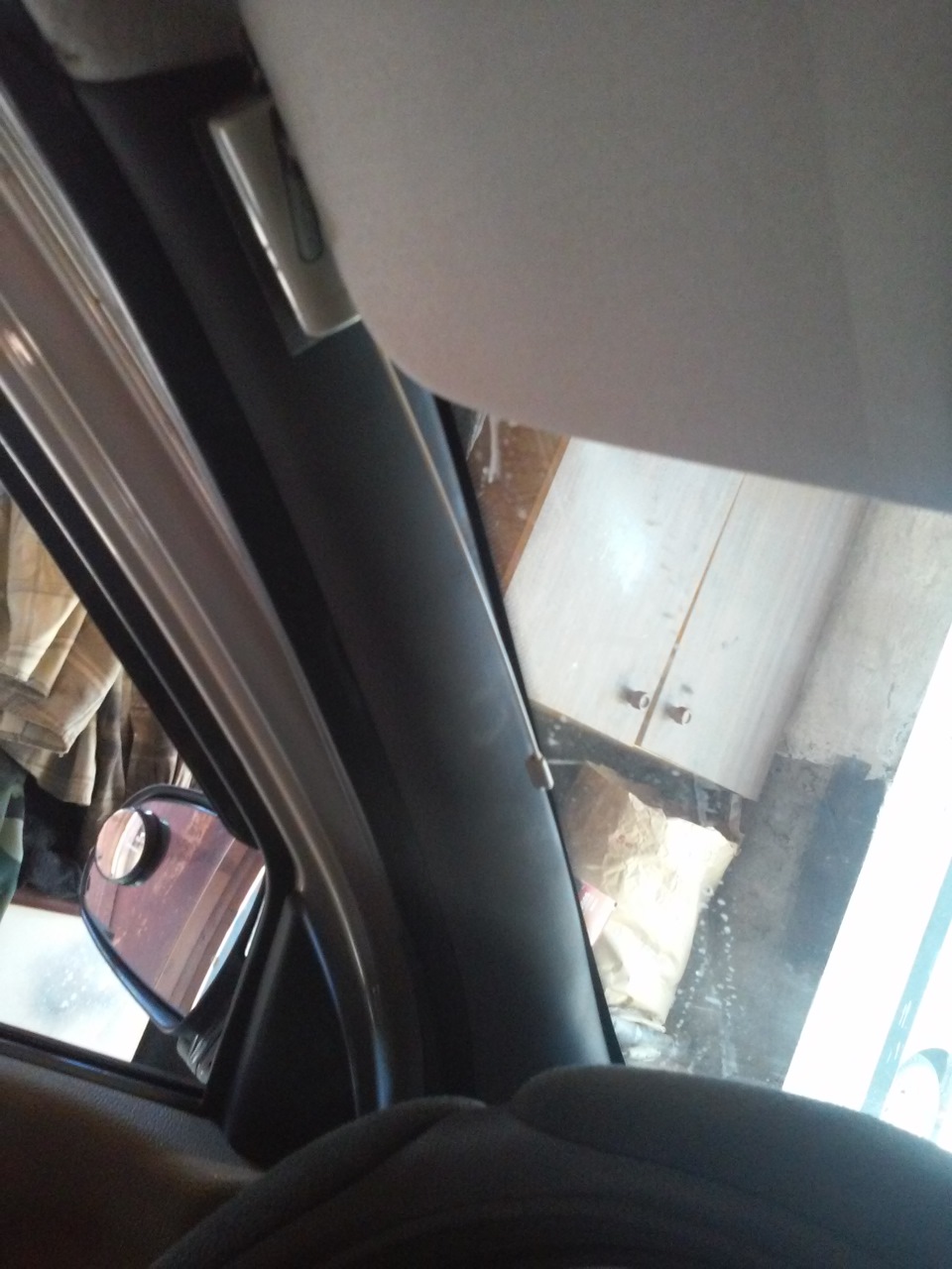 Покрасил передние стойки (внутренние). — Lada Калина Хэтчбек (1G), 1,4 ...