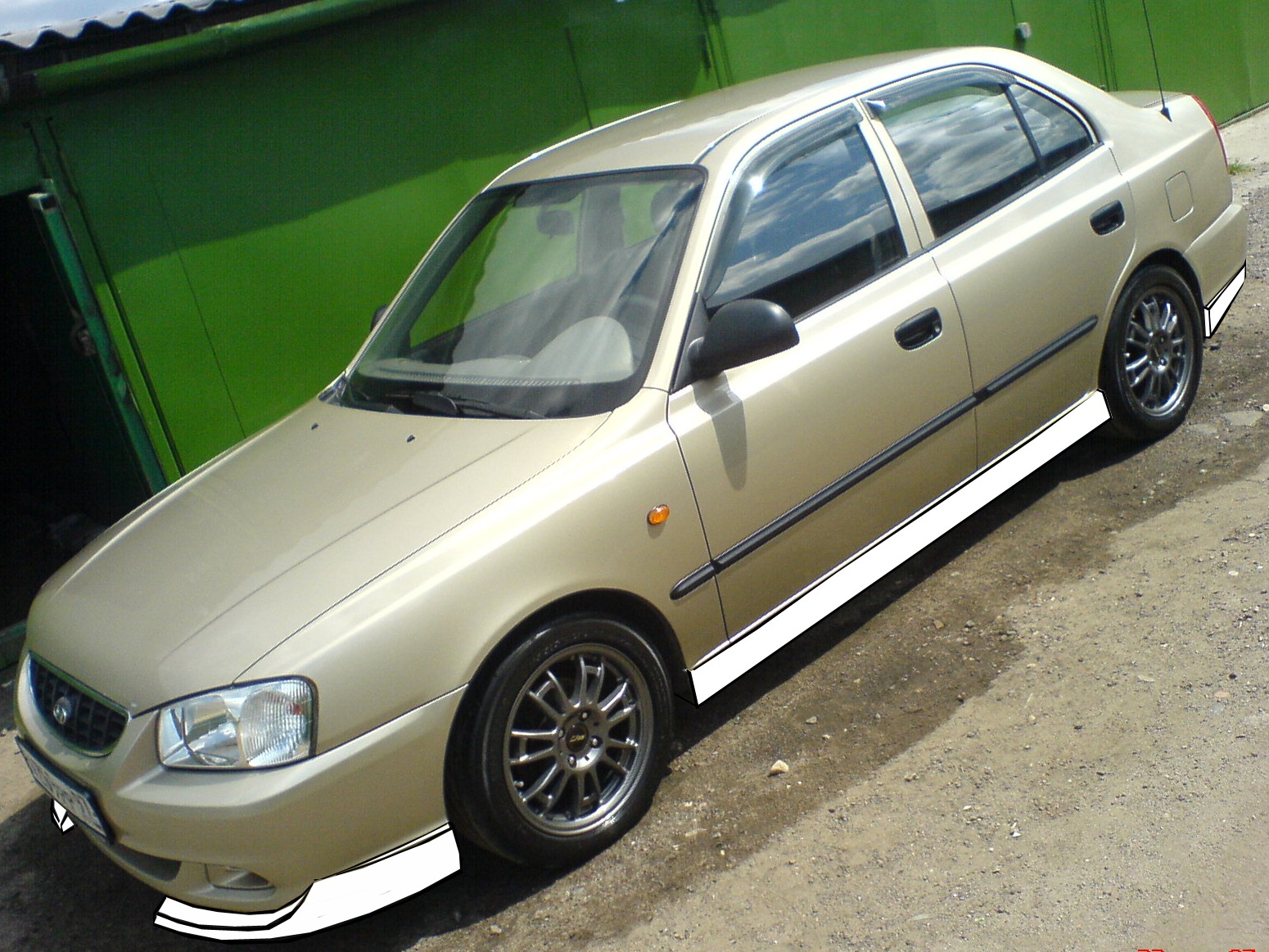 Hyundai accent тюнинг. Hyundai Accent 2g Tuning. Тюнингованный Хендай акцент 2008 года. Обвесы на Хендай акцент 2004 года. Hundai Accent Tuning.