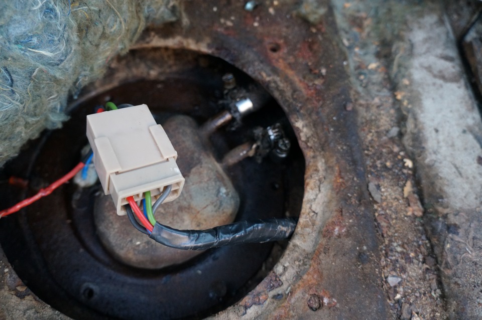 Колодка модуля. Предохранитель бензонасоса газель 405. Как проверить бензонасос на газели. Реле топливного насоса газель 405 евро 3. Как проверить бензонасос на газели.