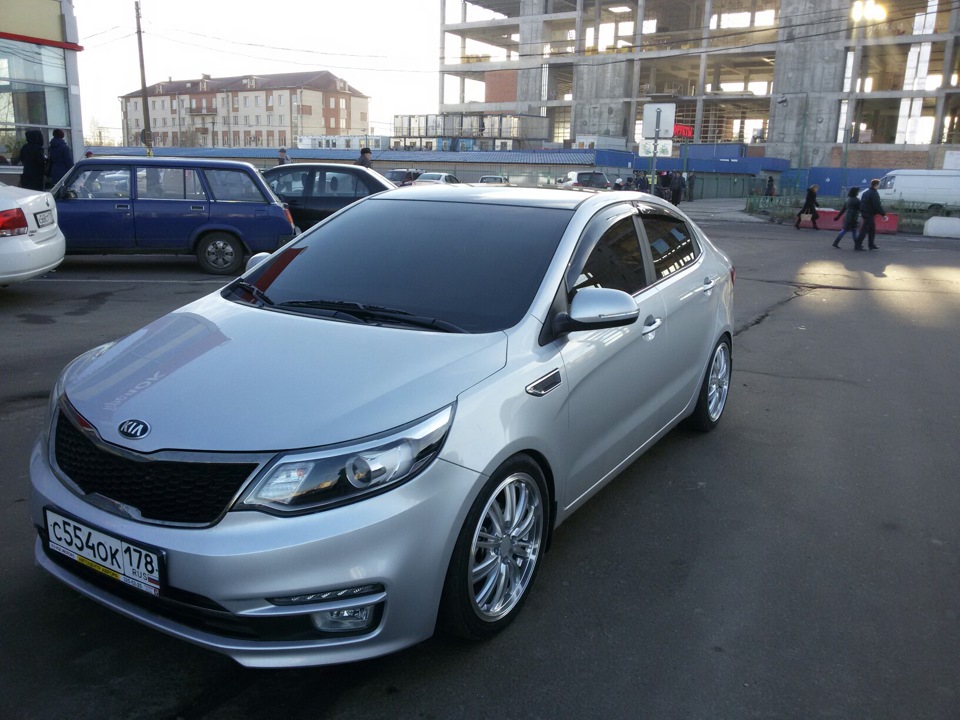 Kia Rio 2015 серебристый