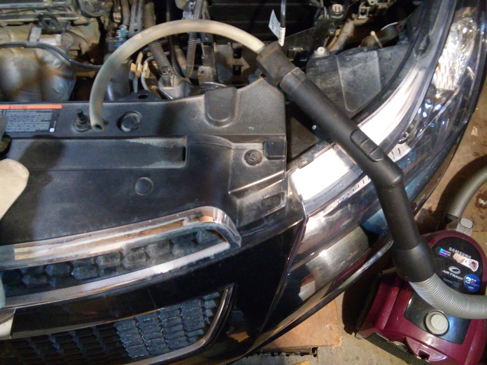 Как достать упавшую лампочку из фары. — Chevrolet Cruze (1G), 1,8 л ...