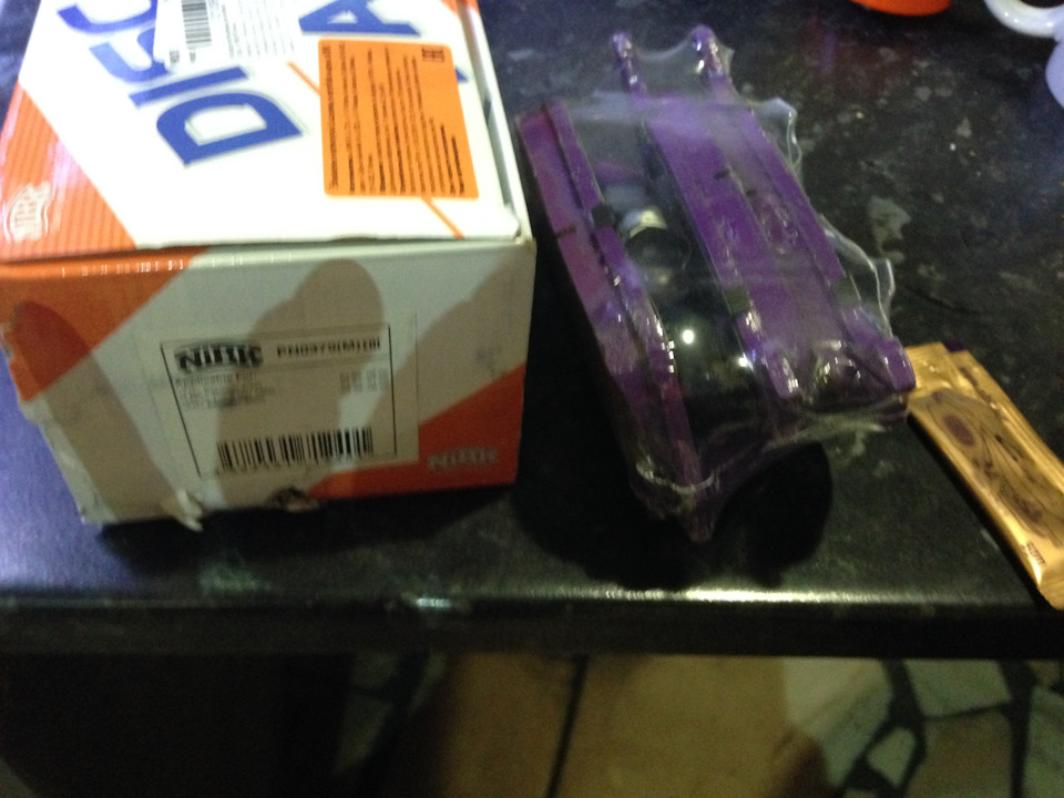 Фиолетовые колодки — Ford Crown Victoria, 4,6 л, 1995 года | запчасти ...