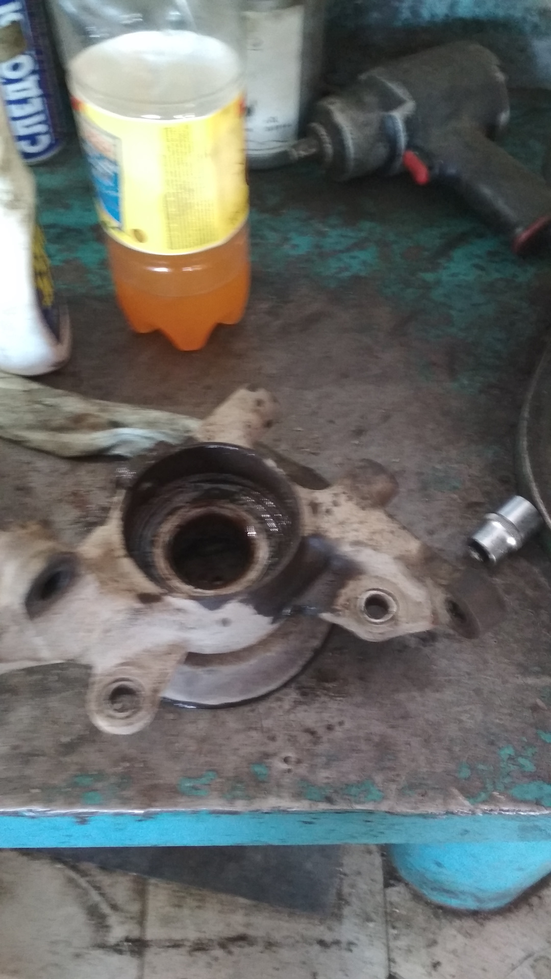 Замена переднего левого ступичного подшипника — KIA Ceed (1G), 1,4 л ...