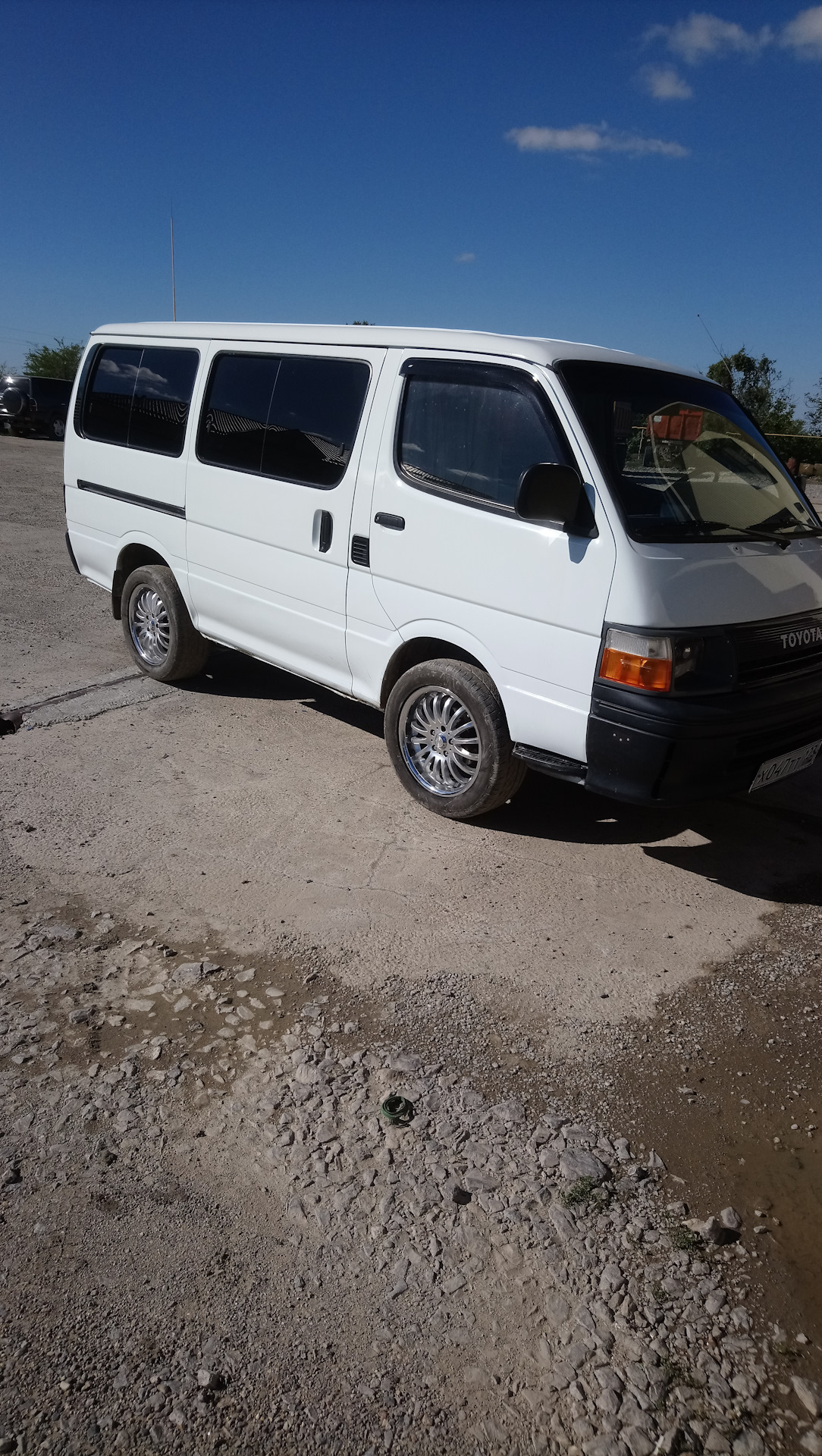 Hiace диски. Toyota Hiace h100 диски. Toyota Hiace h100. Toyota Hiace 2.5. Хайс h 100 диски.