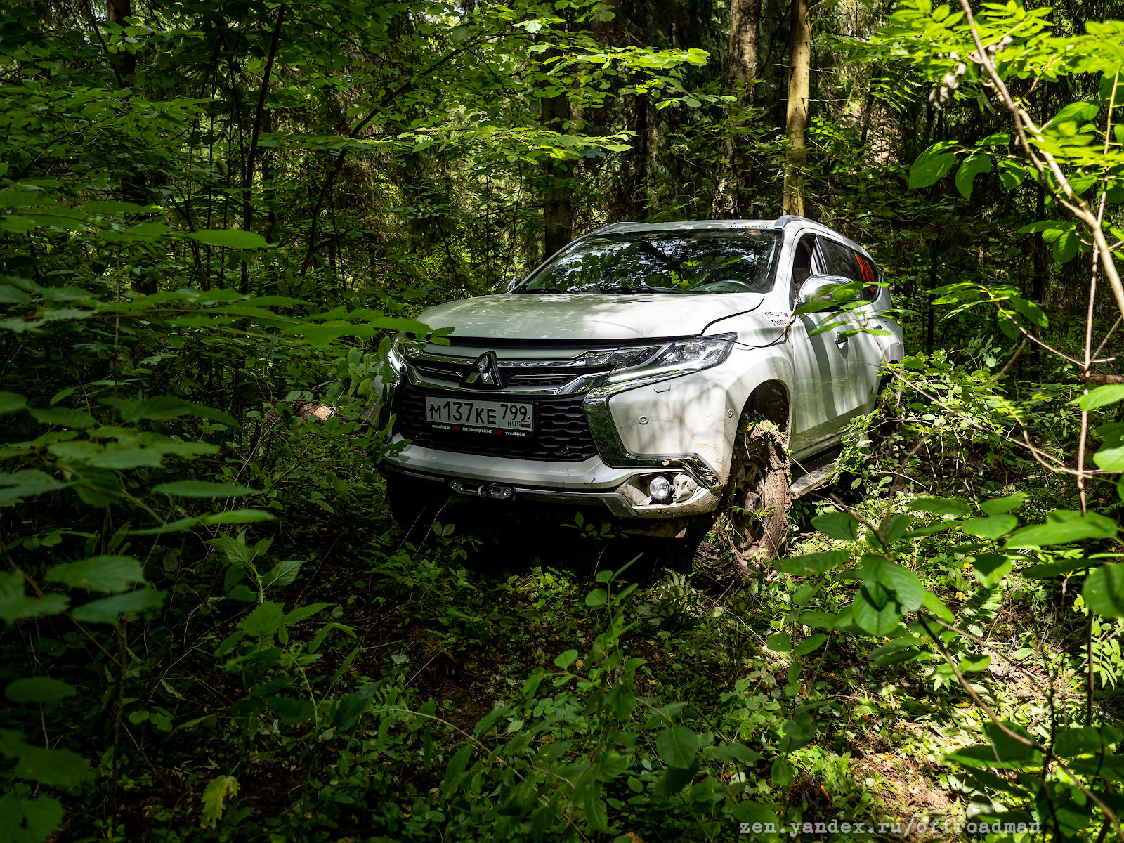 Драйв 2 паджеро 3. Pajero Sport 4. Паджеро 4 в грязи. Паджеро спорт 3 арт. Паджеро спорт 2 автопутешествие.