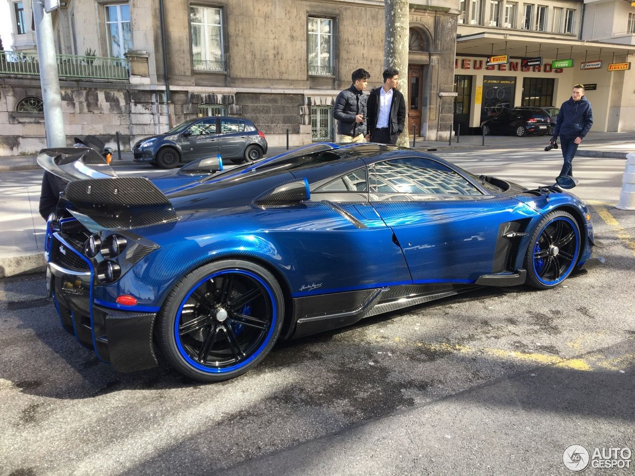 Pagani Huayra спидометр