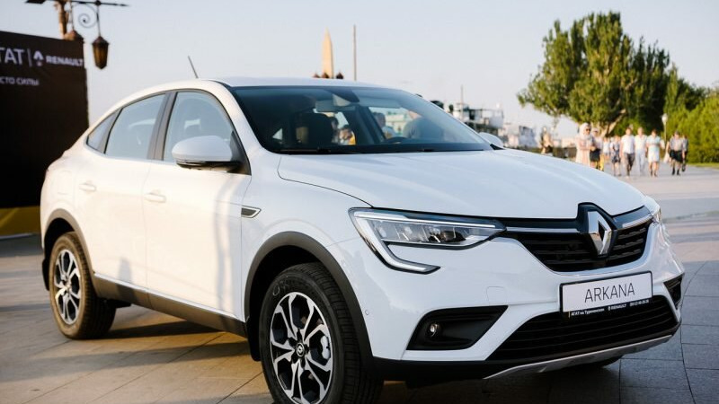Renault Arkana - оклейка крыши чёрной глянцевой плёнкой, тонировка стекол пленко
