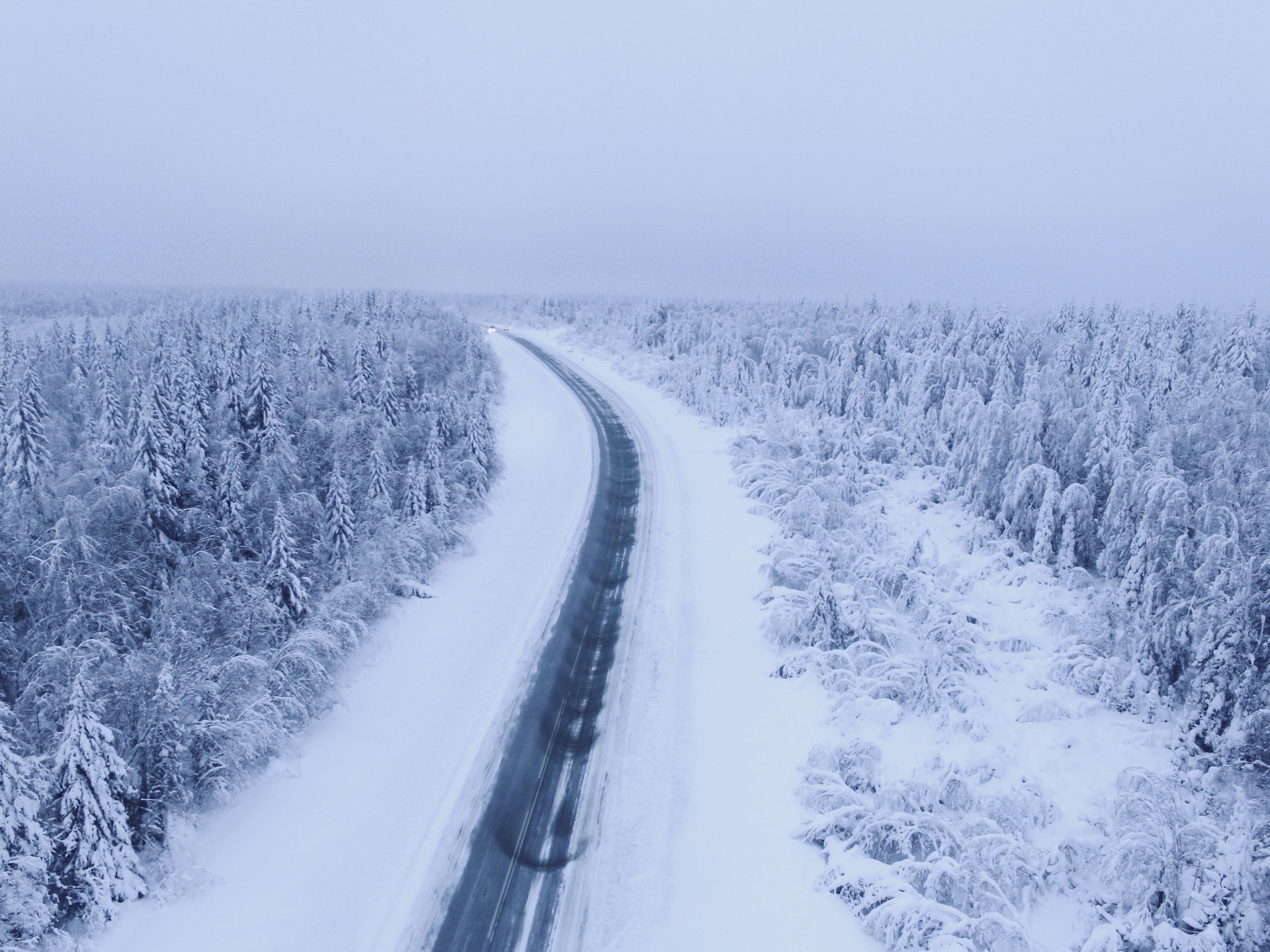 Дорога северный 2. Автотрасса зимой. Белая дорога на севере. Дороги Северного Урала экстремальные.