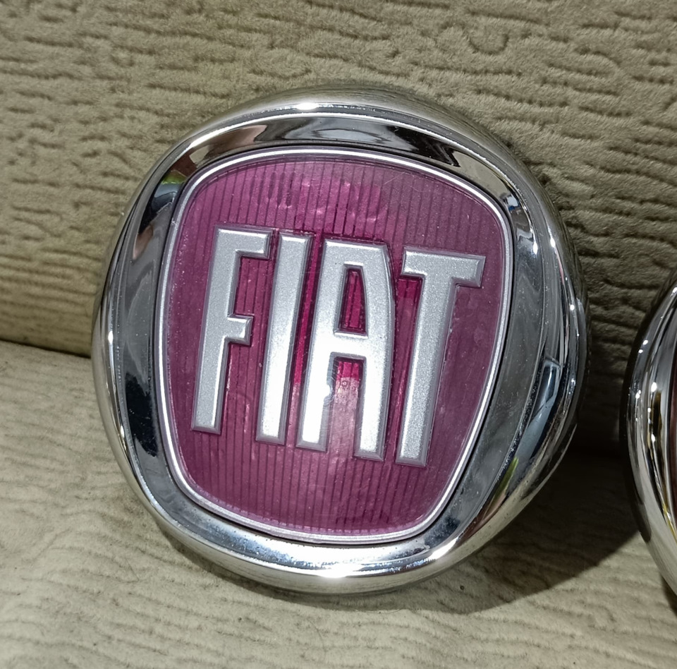 Значок FIAT — FIAT 500 (1G), 0,9 л, 2012 года | стайлинг | DRIVE2