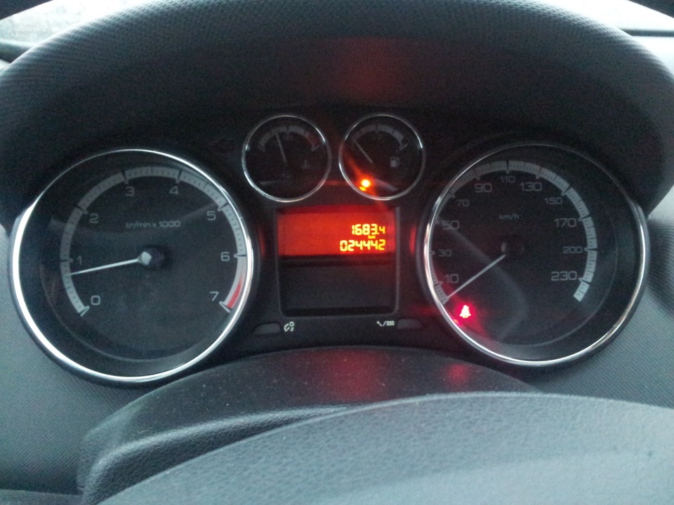 ТОТАЛьная замена фрикционного колеса помпы — Peugeot 308 (1G), 1,6 л ...