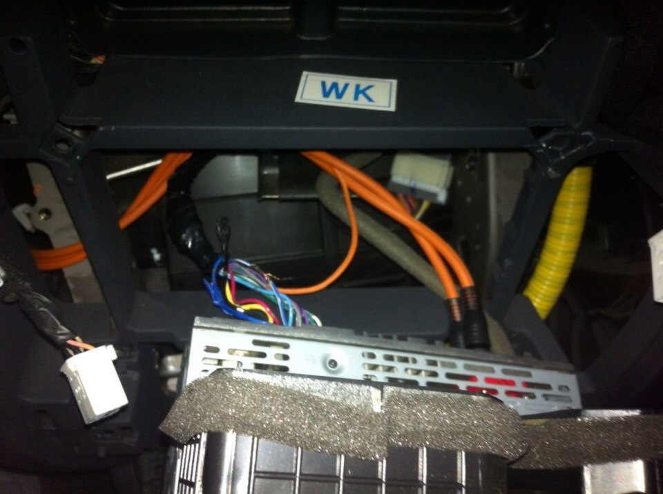 Установка сабвуфера blaupunkt emb-800a — Hyundai Tucson (JM), 2 л, 2007 ...