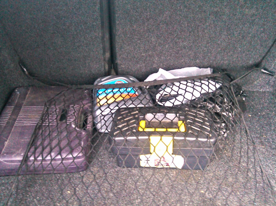 крепление сетки в багажнике — Volkswagen Polo Sedan, 1,6 л, 2012 года ...