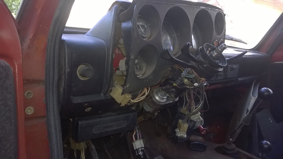 Cалон. Ч2. Блок предохранителей от Волги — Lada 4x4 3D, 1,6 л, 1979 ...