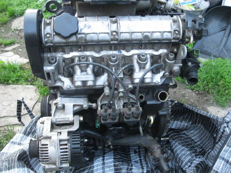 Двигатель f 3. F3r двигатель Москвич. Двигатель Рено f3r 2.0. Двигатель Рено f2n.