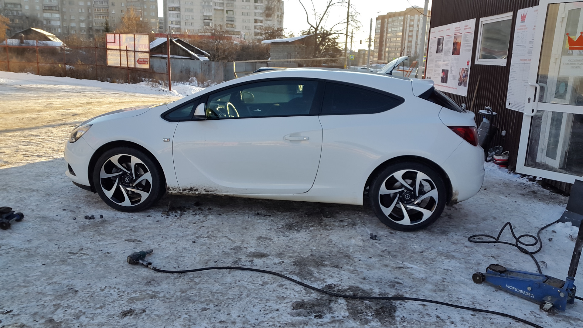 Opel Astra j диски r18