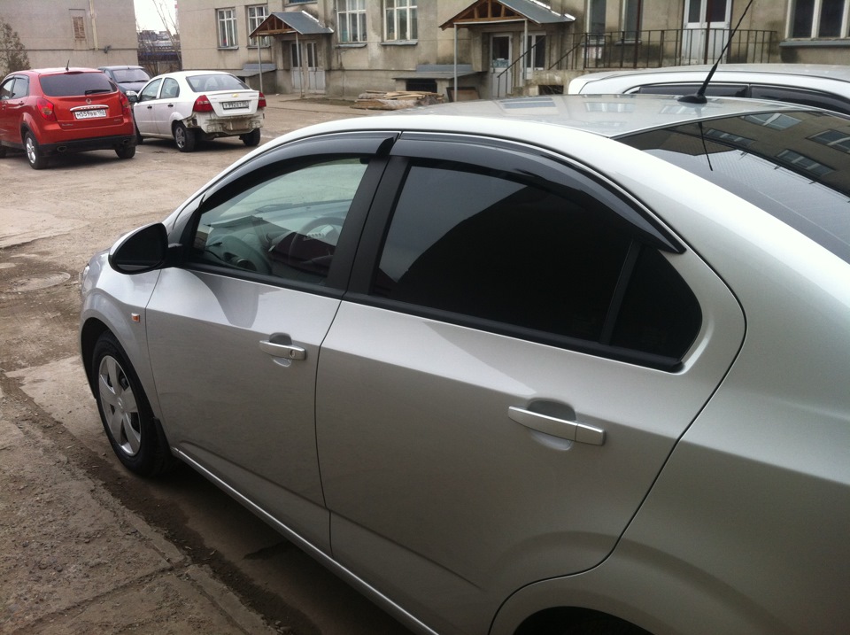 Оконные дефлекторы (ветровики, обтекатели) — Chevrolet Aveo Sedan (2G ...