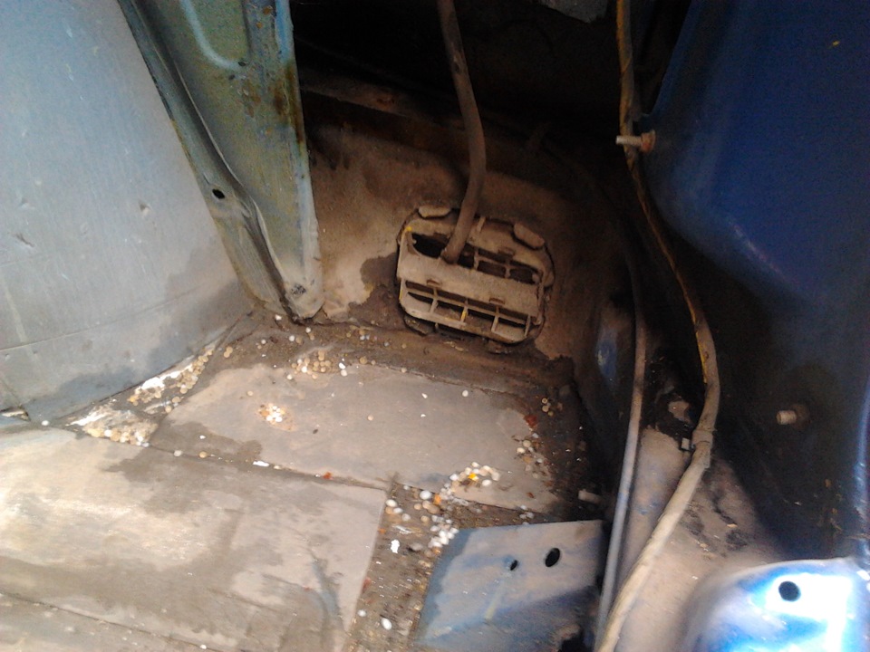 Вода в багажнике кто что скажет — DRIVE2