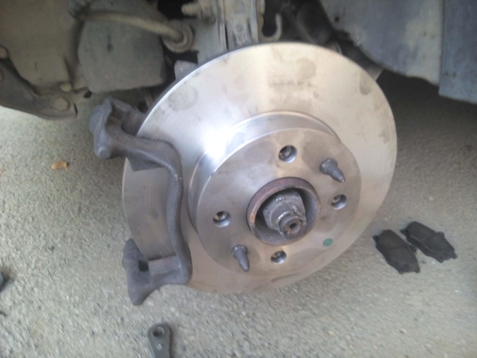 Установил передние тормозные диски Brembo, и тормозные колодки LEX ...