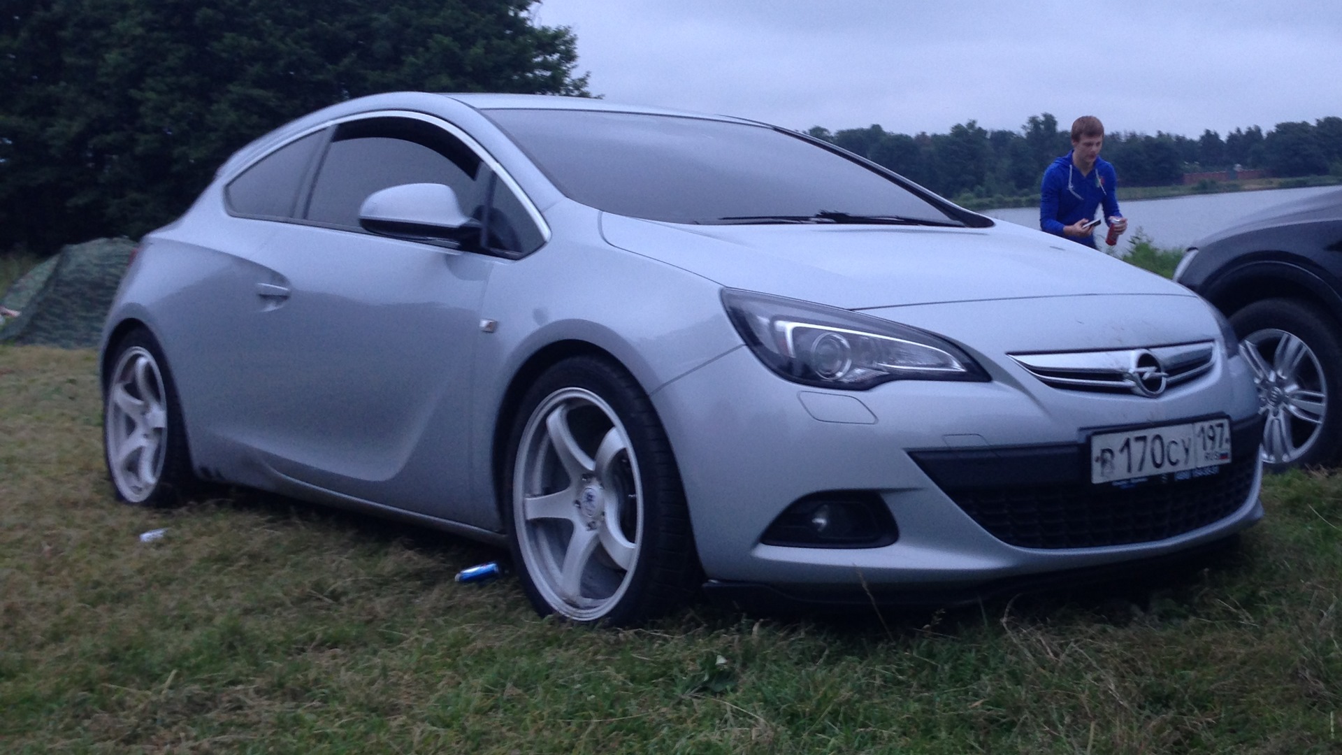 Opel Astra GTC r19