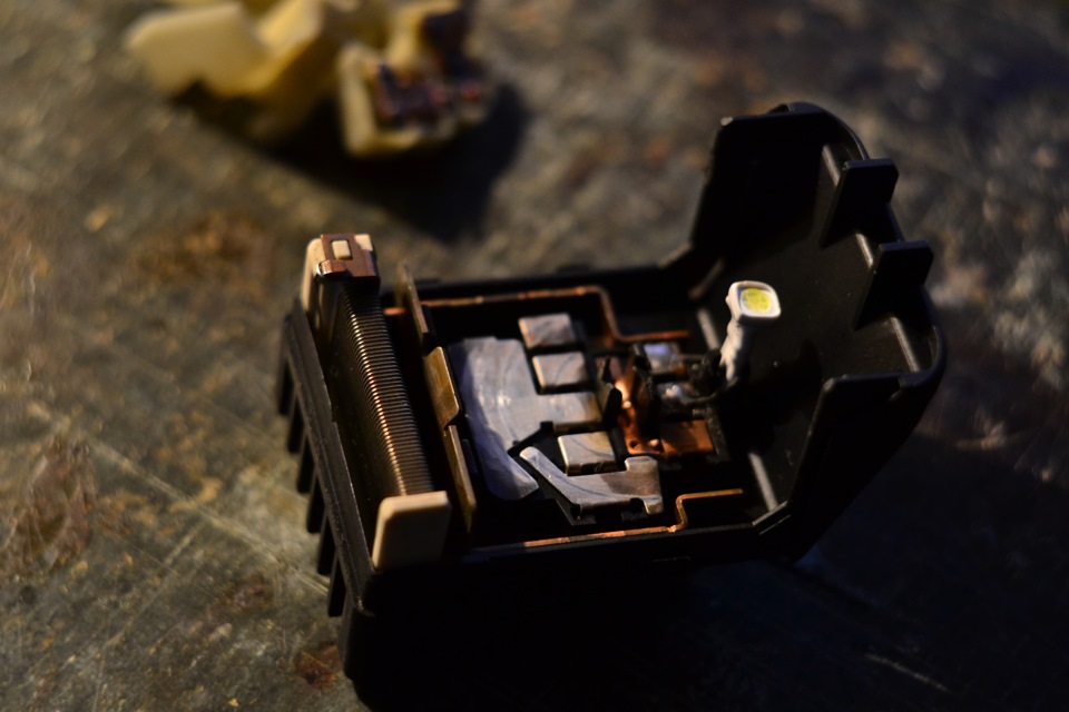 Сделали напрямую. Разъём jbl юсб. Кнопка пуска стартера на ваз 2110. Прямой угол веревкой с узлами. Реле отопителя печки ваз 2109.