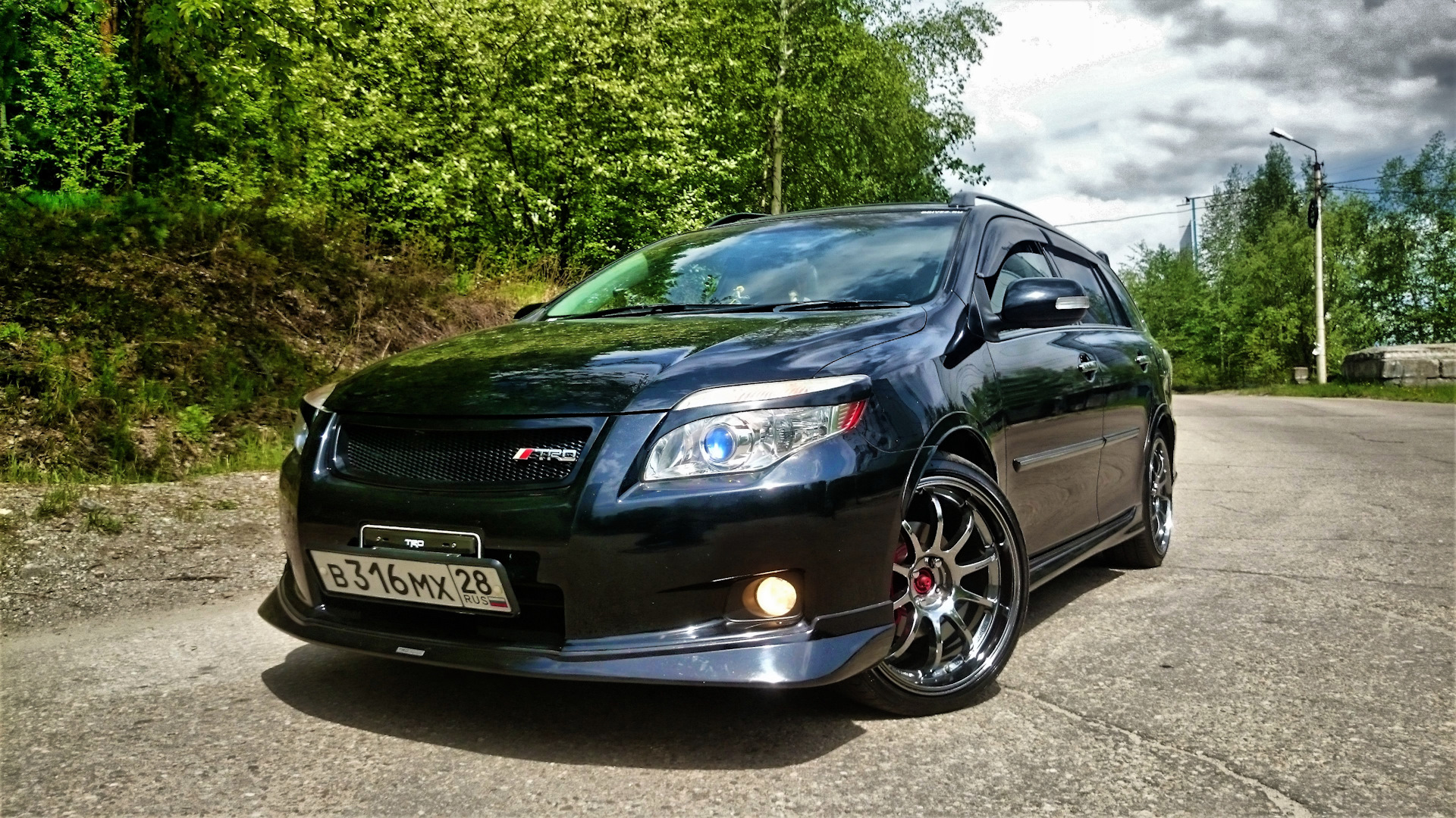 Toyota Corolla Fielder 2013 stance