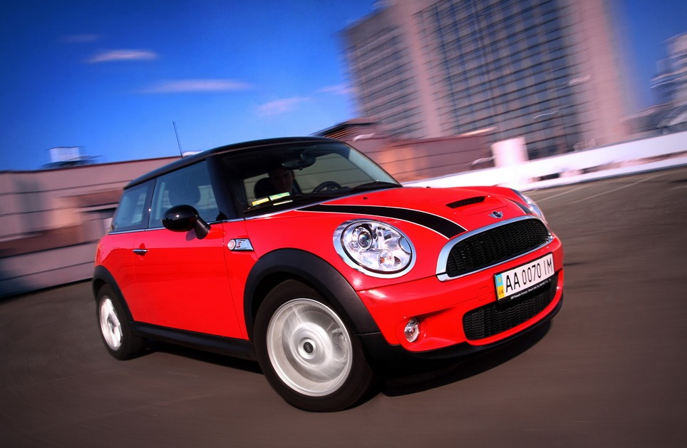 Бел мини. Машина мини Купер. Mini Cooper Clubman 2013. СТС Mini Cooper.