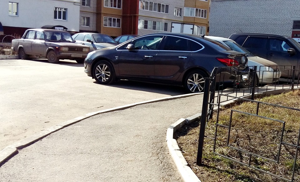 Травка зеленеет, Солнышко блестит; Переобувка и Помывка в сени к нам ...