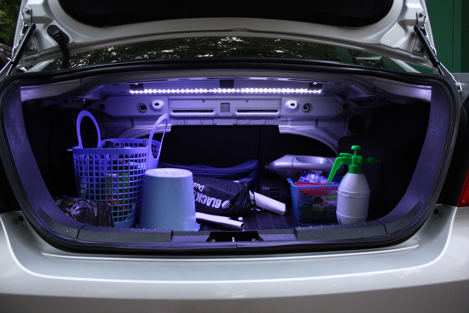 Подсветка багажника фокус. Лампочки багажника Форд фокус 3 хэтчбек. Светодиоды в багажник Форд фокус 3. Лампа в багажник фф2. Лампа подсветки багажника фокус 3 седан.