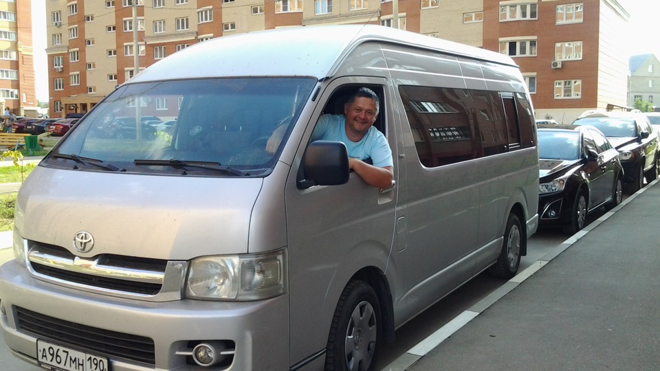 Автомобиль водитель микроавтобус. Toyota Hiace h200. Toyota Hiace h200 микроавтобус. Toyota Hiace h200 2010. Тойота Хайс h300.