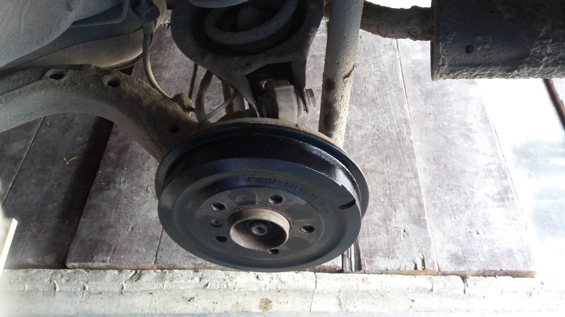 Покраска барабанов и регулировка задних тормозов e36 — BMW 3 series ...