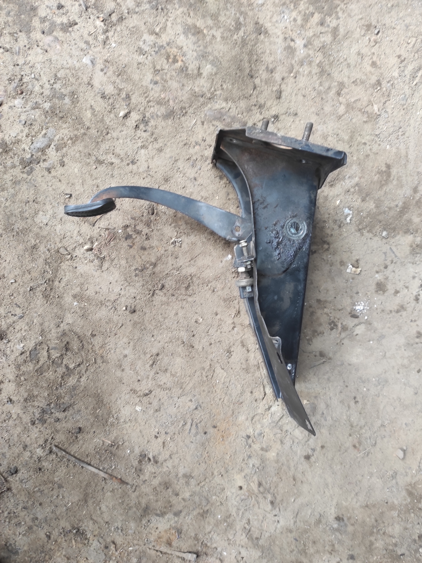 Тугое сцепление. Тугая педаль сцепления. На Ниве. — DRIVE2