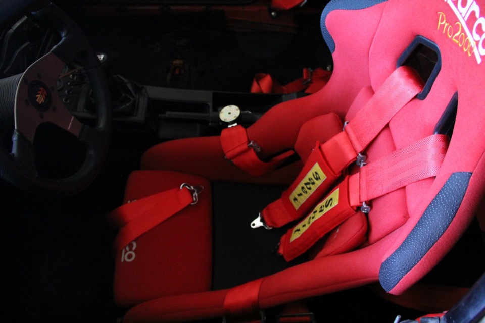 Трон Sparco Pro 2000, китайское железо и японская музыка — Audi 80 (B3 ...