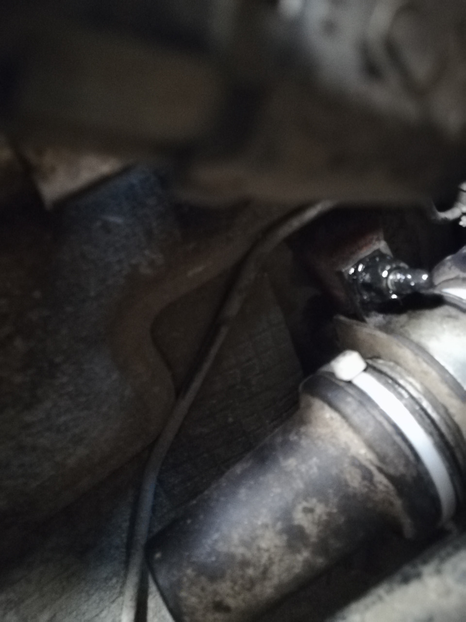 Всё по заводу-на белых стяжках. — Lada Granta