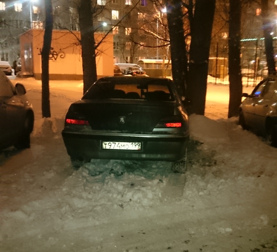 Пежо 308 красный зимой. S и снежинка пежо. Снежинка на автомате пежо. Как включить режим снежинка на пежо 308. S и снежинка пежо.