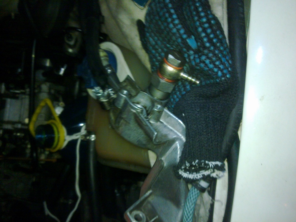 Узел топливного фильтра дизеля — Audi A6 (C4), 2,5 л, 1997 года ...