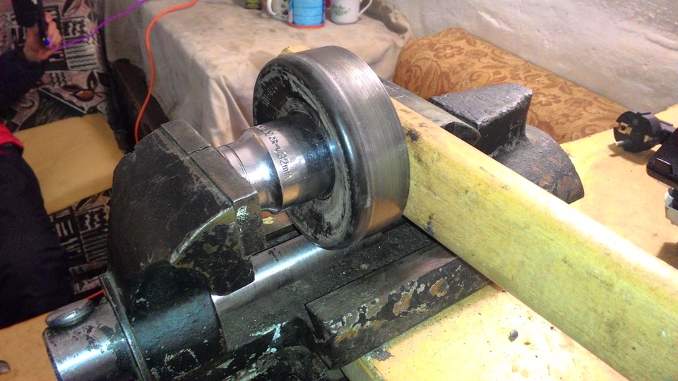 Замена подшипника на натяжном ролике ремня навесного оборудования ...