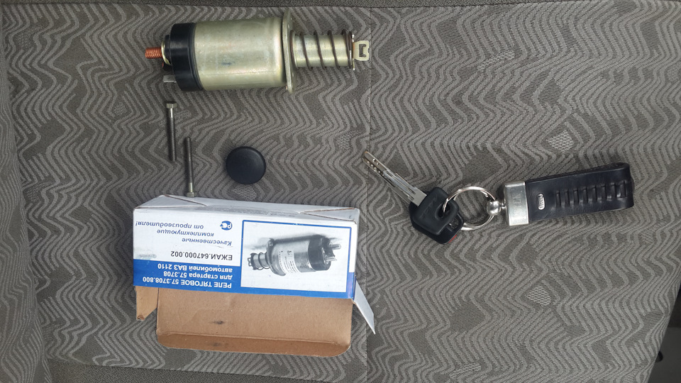 Иногда не заводилась на заправке. Что то педаль сцепления болтается ...