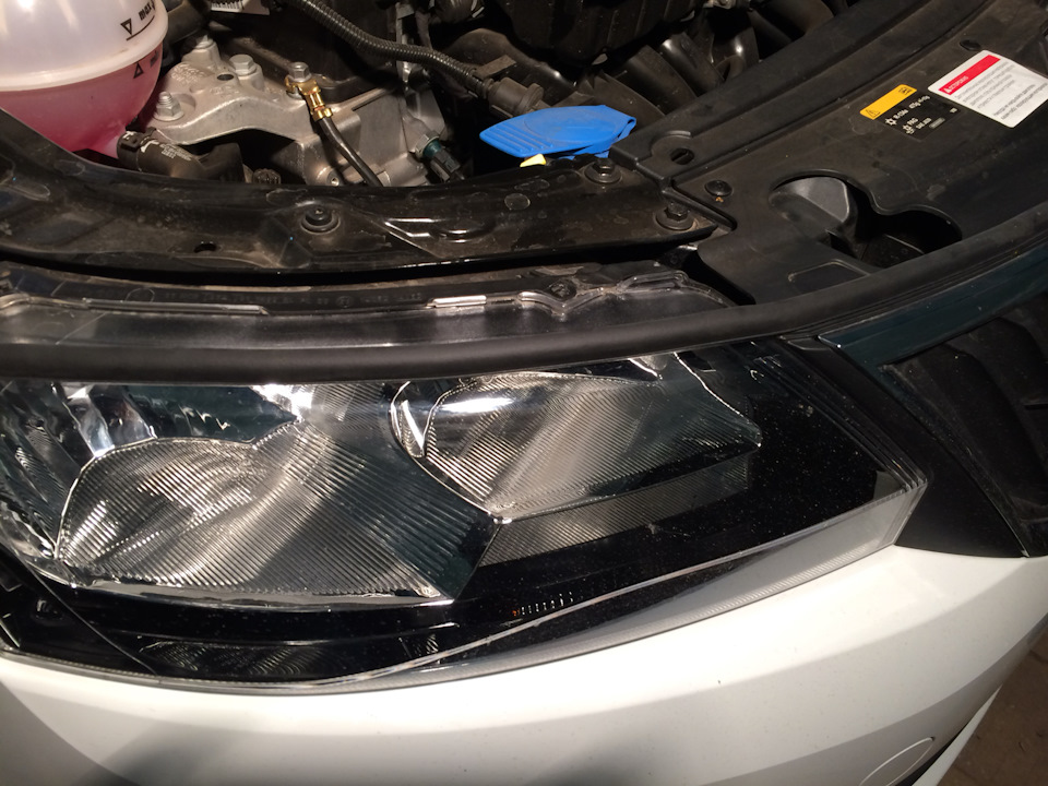 D образный уплотнитель под капот — Skoda Rapid (1G), 1,6 л, 2017 года ...