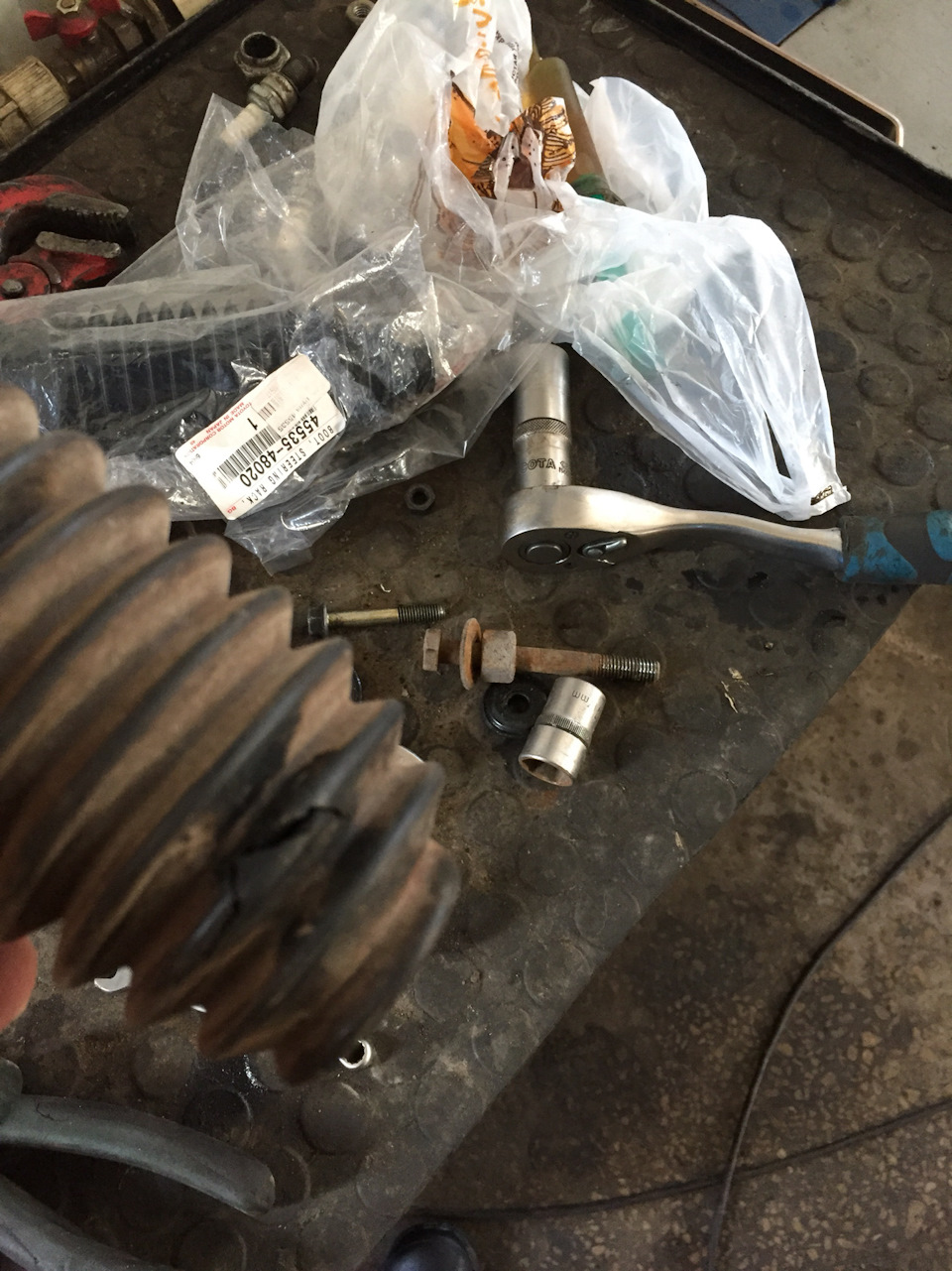 Замена пыльников рулевой рейки — Toyota Camry (XV30), 2,4 л, 2005 года ...