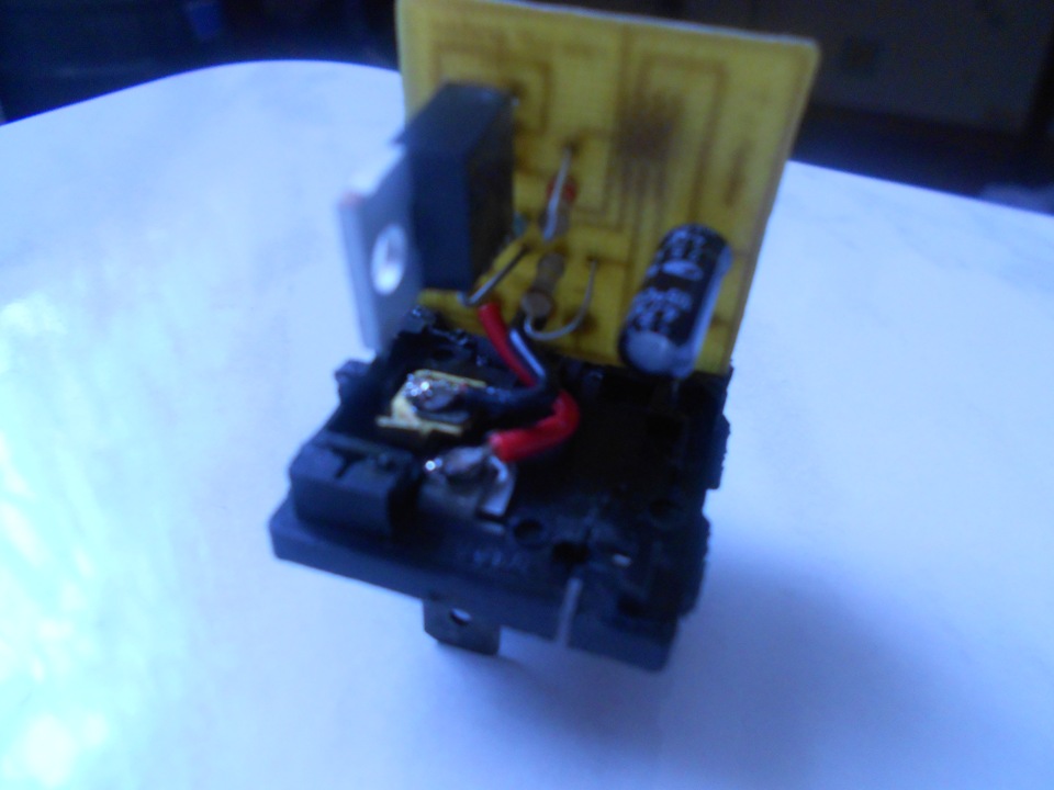 Реле для диодных поворотников — Lada 21099, 1,5 л, 2000 года ...