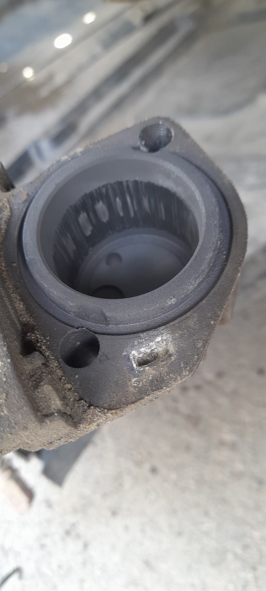 Ремонт компрессора пневмоподвески — Audi A8 (D3), 4,2 л, 2005 года ...