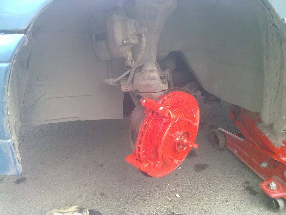 Покраска тормозных суппортов — Nissan Primera (P10), 2 л, 1996 года ...