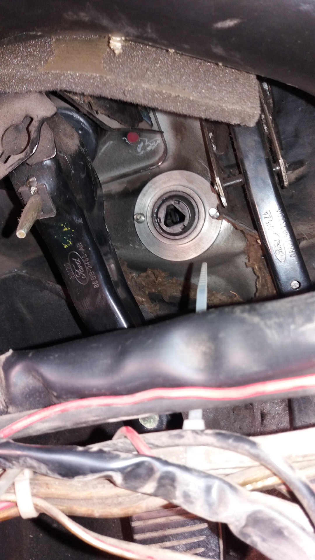 ШС 25 в рулевую колонку — Ford Sierra, 1,8 л, 1991 года | своими руками ...