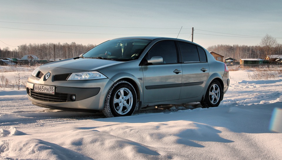 Рено меган 2 сколько. Renault Megane 2. Рено Меган 2 зимой.